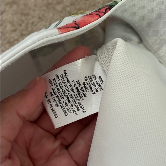 Charter Club White Pants with Floral Design size 8 - Picture 8 of 9